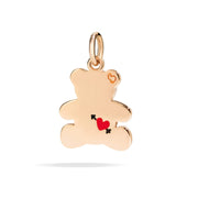 Primo piano del ciondolo DMB7049, evidenziando i diamanti scintillanti e il design smaltato.